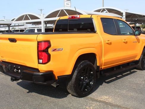 Used 2025 Chevrolet Colorado Z71 w/ Z71 Convenience Package 2 AWD/4WD image 3