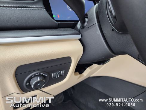 New 2025 Jeep Grand Cherokee Limited w/ Black Appearance Package image 39