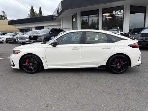 Used 2024 Honda Civic Type R image 2