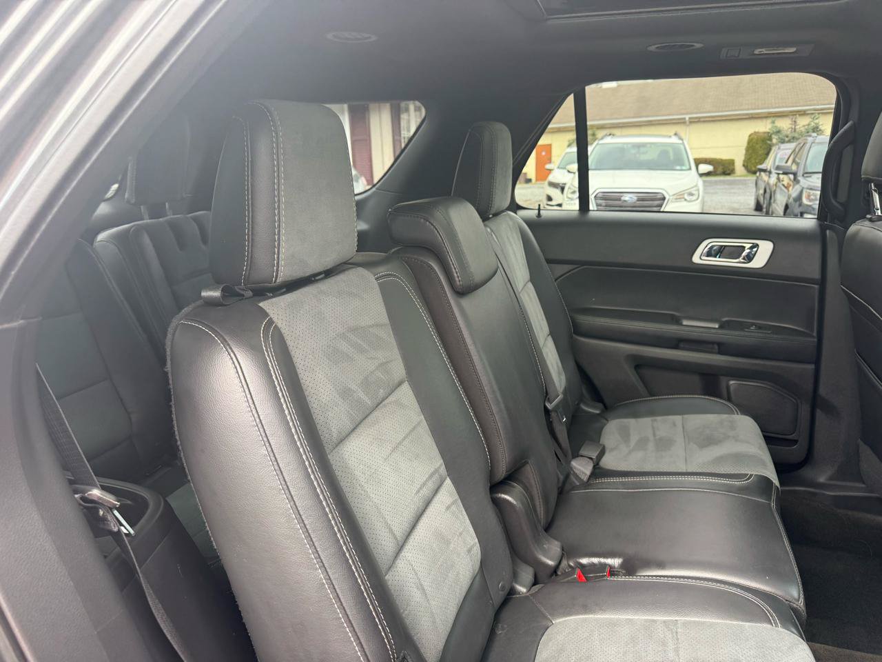 Used 2015 Ford Explorer XLT w/ Equipment Group 202B AWD/4WD image 42
