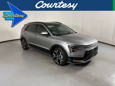 Used 2023 Kia Niro SX Touring FWD image 1