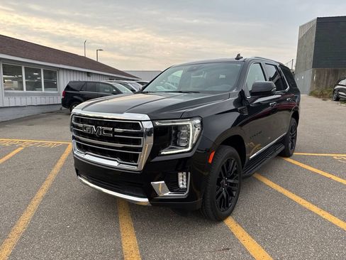 Used 2024 GMC Yukon SLT w/ SLT Premium Package AWD/4WD image 1