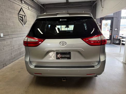 Used 2019 Toyota Sienna XLE Premium image 6