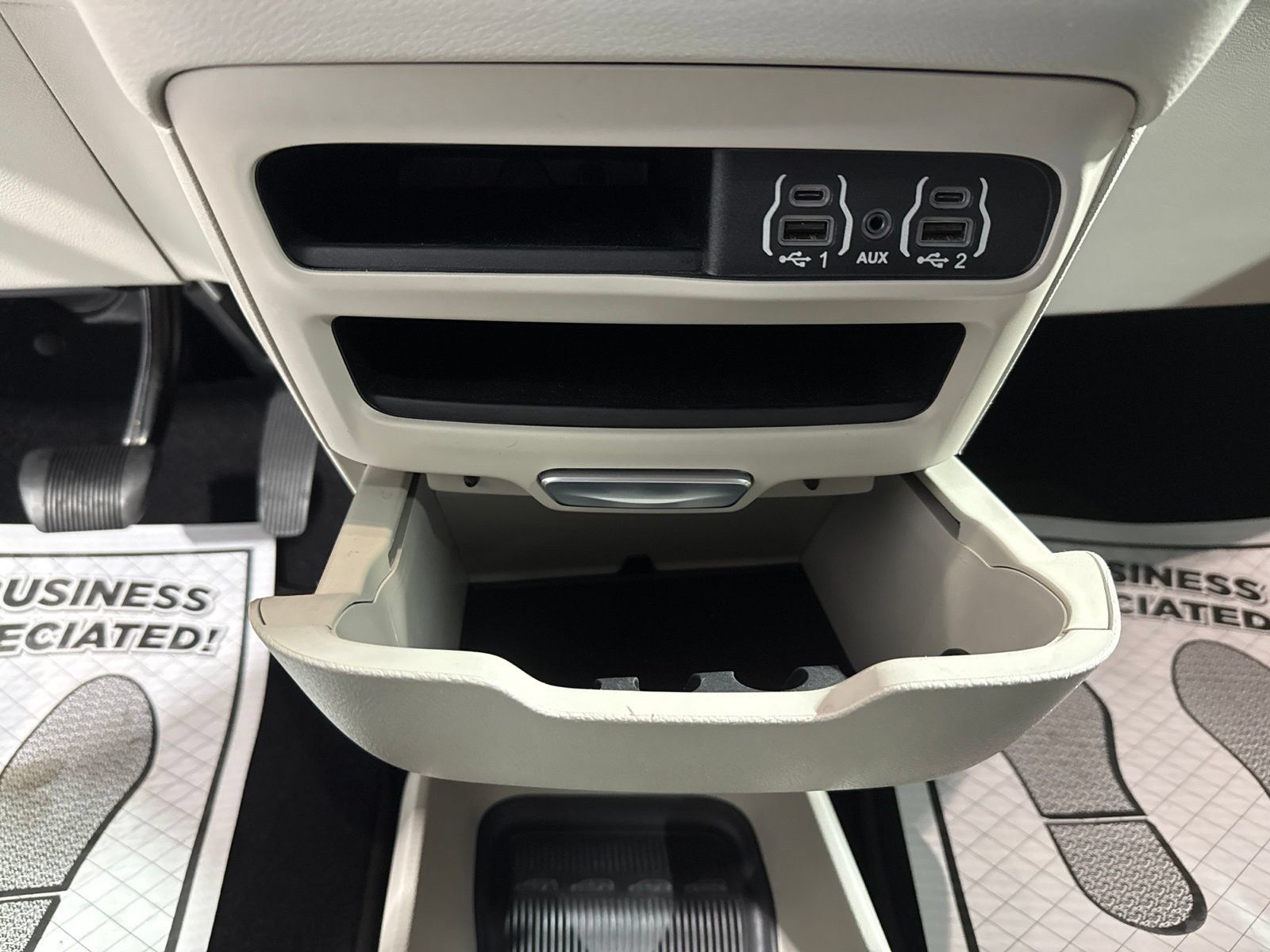 Used 2023 Chrysler Voyager LX FWD image 35