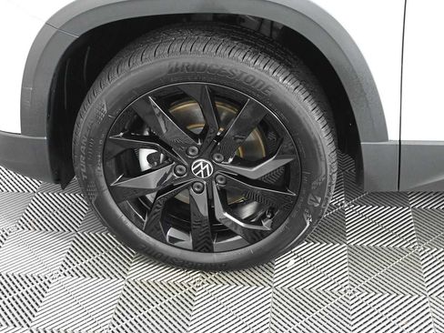 Certified 2023 Volkswagen Taos SE w/ Panoramic Sunroof Package FWD image 27