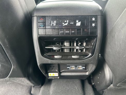 Used 2024 Jeep Grand Cherokee L Laredo image 23