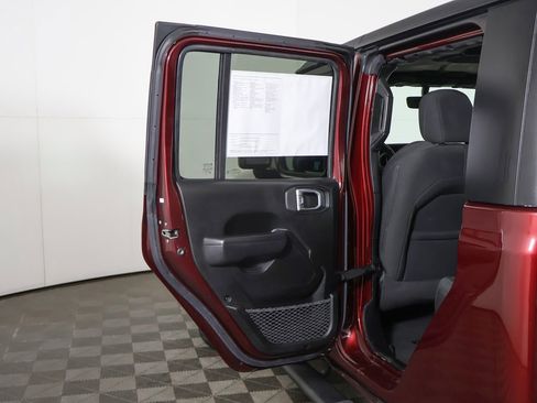 Used 2022 Jeep Gladiator Sport image 18