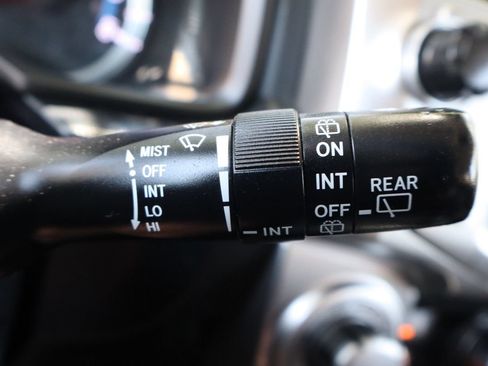 Used 2018 Toyota 4Runner SR5 AWD/4WD image 32