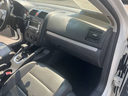 Used 2009 Volkswagen Jetta SEL FWD image 37