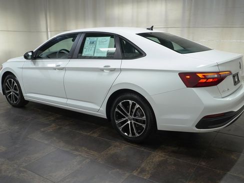 Used 2023 Volkswagen Jetta Sport image 6
