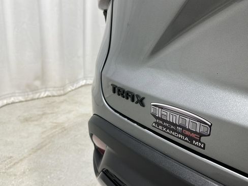 Used 2024 Chevrolet Trax RS w/ Driver Confidence Package image 28