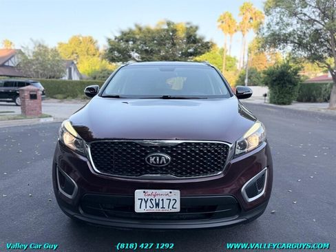 Used 2017 Kia Sorento FWD image 2