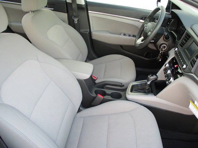 Used 2020 Hyundai Elantra SE FWD image 21