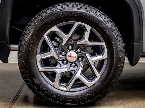 Used 2026 GMC Sierra 1500 SLT AWD/4WD image 40