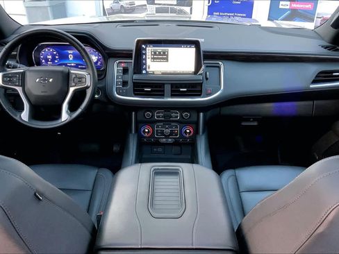 Used 2024 Chevrolet Suburban Z71 w/ Luxury Package image 16