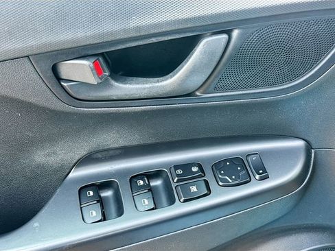 Used 2018 Hyundai Kona SE AWD/4WD image 17