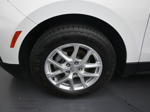 Used 2022 Chevrolet Equinox LS FWD image 9