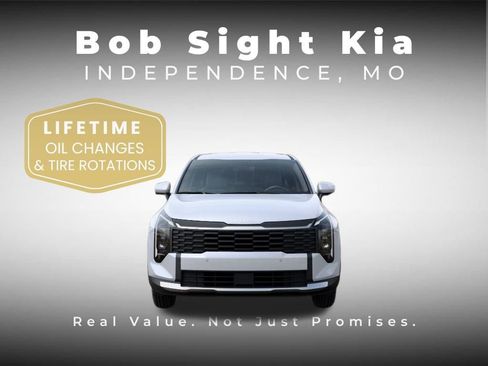New 2026 Kia Sportage LX FWD image 2
