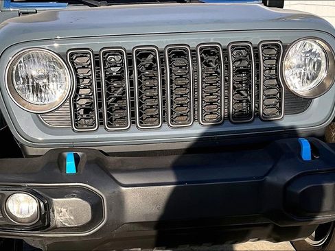 Used 2024 Jeep Wrangler Unlimited AWD/4WD image 29