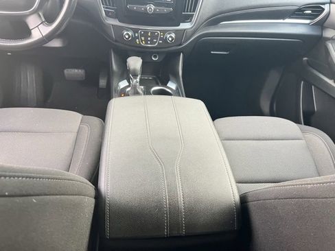 Used 2022 Chevrolet Traverse LT image 22