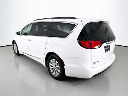 Used 2017 Chrysler Pacifica Touring-L FWD image 5