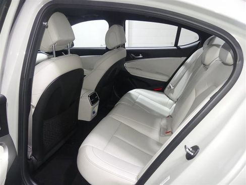 Used 2025 Genesis G70 2.5T image 25