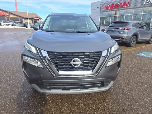 Used 2023 Nissan Rogue SV w/ SV Premium B Package image 2