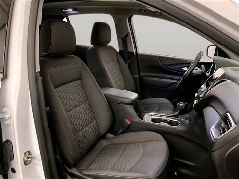 Used 2019 Chevrolet Equinox LT w/ Sun & Navigation Package AWD/4WD image 7