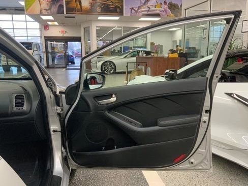 Used 2017 Kia Forte LX FWD image 27