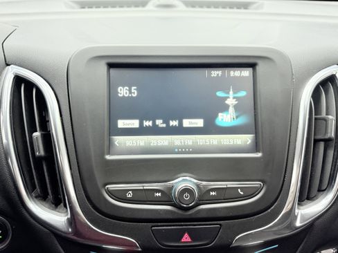 Used 2018 Chevrolet Equinox LT image 19