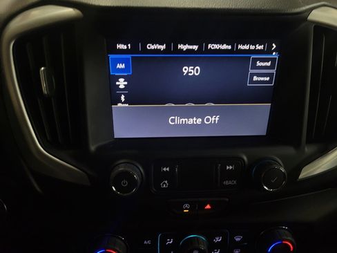 Used 2024 GMC Terrain SLT image 25