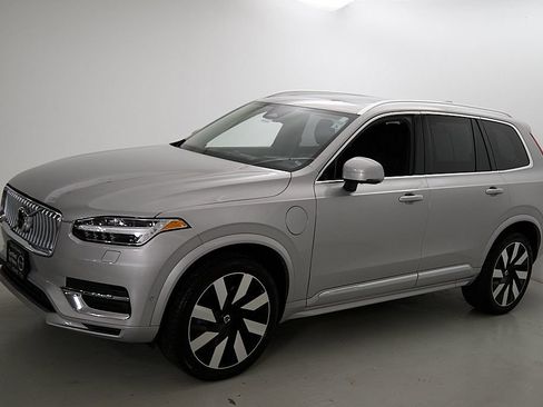 Certified 2023 Volvo XC90 T8 Ultimate w/ Lounge Package AWD/4WD image 6