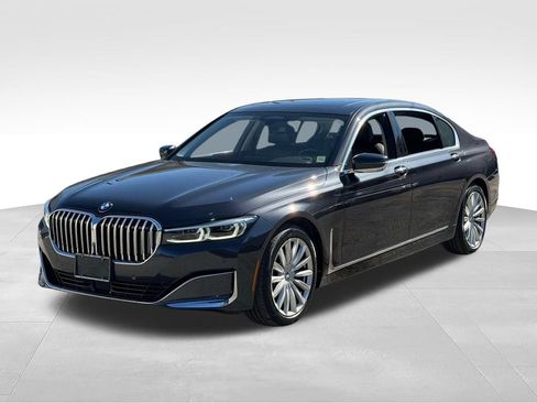 Used 2022 BMW 740i xDrive AWD/4WD image 3