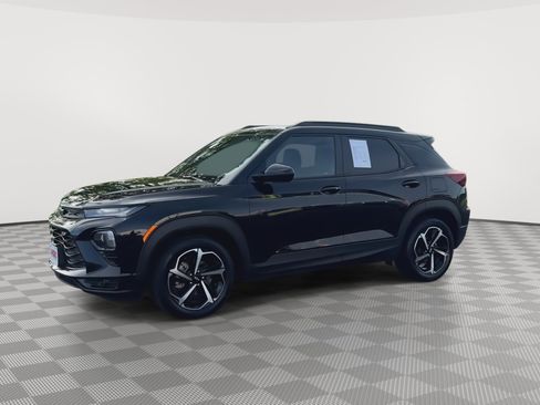 Used 2023 Chevrolet TrailBlazer RS w/ Sun and Liftgate Package FWD image 4