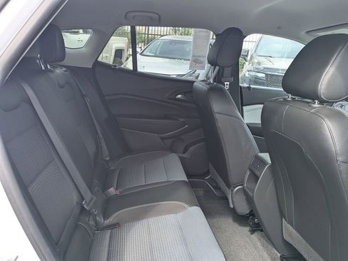 Used 2025 Chevrolet Trax LT w/ LT Convenience Package FWD image 34