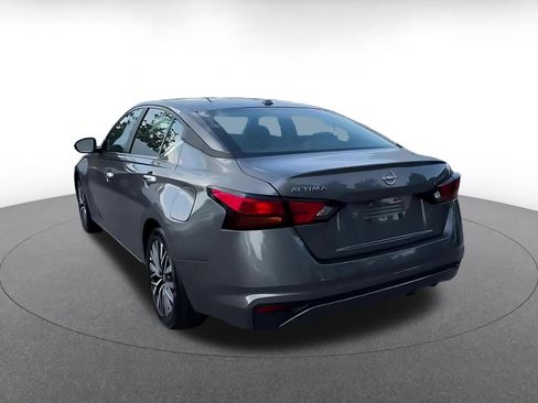 Used 2025 Nissan Altima 2.5 SV FWD image 11