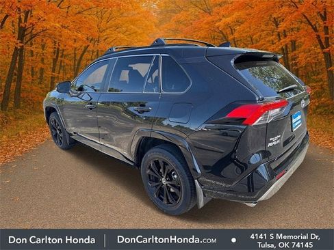 Used 2022 Toyota RAV4 SE image 6