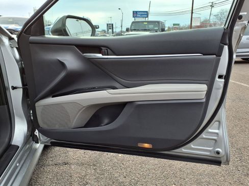 Used 2018 Toyota Camry XLE w/ Audio Package image 12