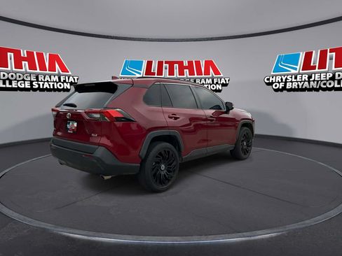 Used 2020 Toyota RAV4 XLE Premium FWD image 8