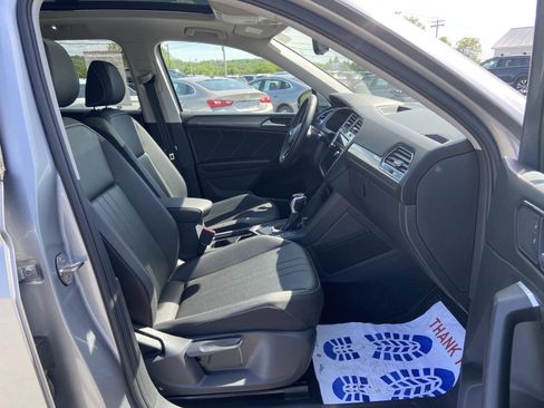 Used 2023 Volkswagen Tiguan SE w/ Panoramic Sunroof Package FWD image 20