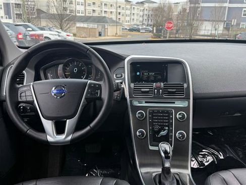 Used 2016 Volvo XC60 T5 Premier image 24
