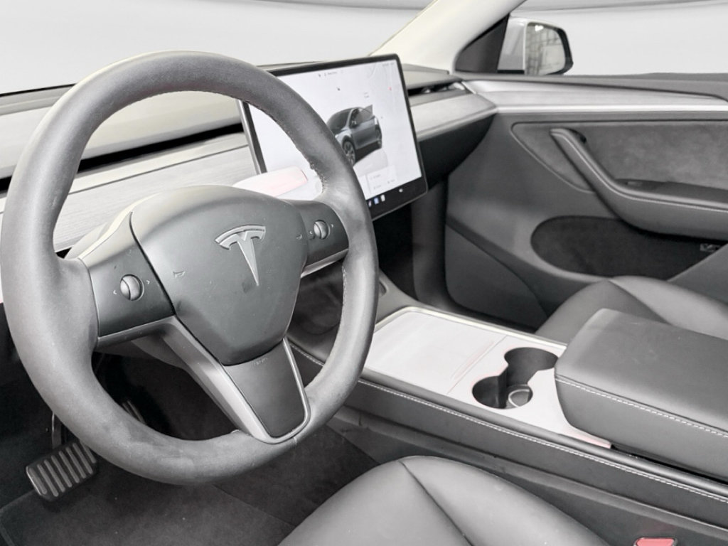 Used 2024 Tesla Model Y Long Range AWD/4WD image 16