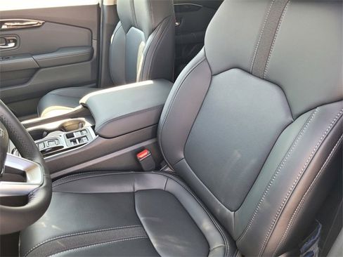 New 2025 Honda Pilot Touring image 8