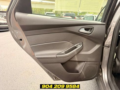 Used 2014 Ford Focus SE FWD image 22