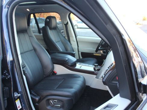 Used 2015 Land Rover Range Rover HSE image 18