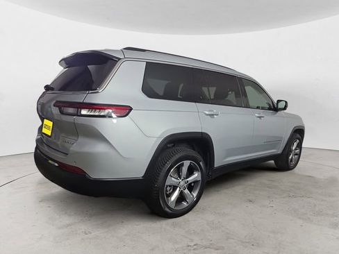 Used 2022 Jeep Grand Cherokee L Limited AWD/4WD image 5