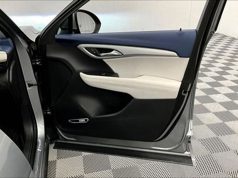 Used 2024 Buick Envision Avenir AWD/4WD image 22