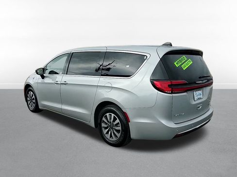 Used 2024 Chrysler Pacifica Limited FWD image 6