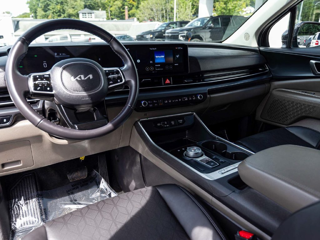Used 2026 Kia Carnival LXS FWD image 15