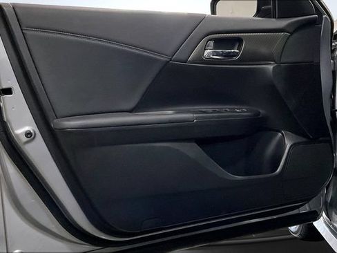 Used 2017 Honda Accord Sport image 23